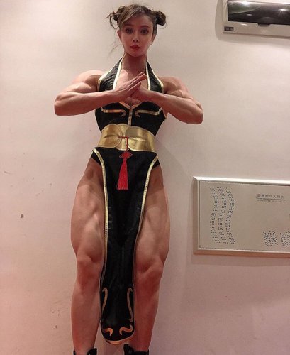 【画像】リアルガチ春麗と話題になった女性、春麗のコスプレをするwww