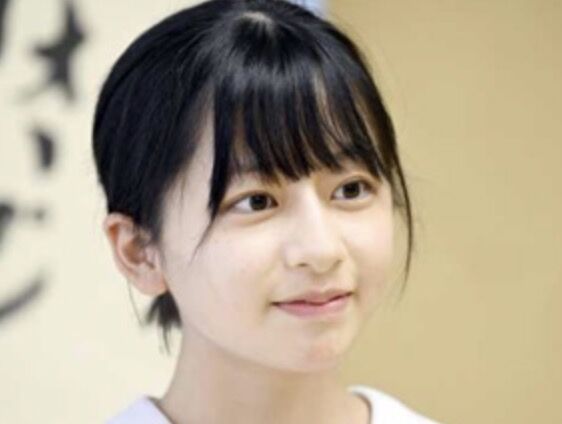 【画像】可愛すぎる女性棋士、冬制服だとクッソ可愛いwww