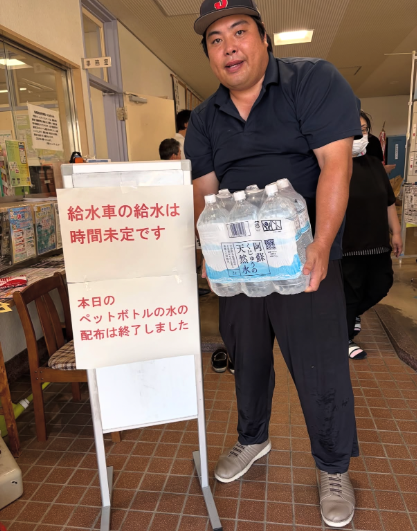へずまりゅう「ボランティア活動を批判する人達には負けません！熊本の為に頑張ります」やす子「…」