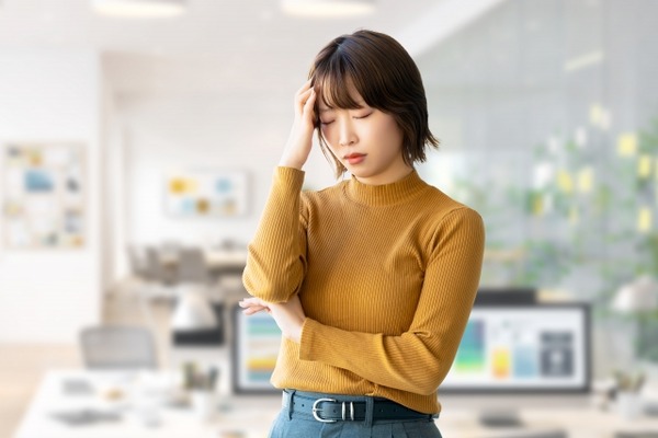 【悲報】女さん、カードが取り出せなくて詰む www
