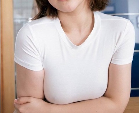 【画像】村重杏奈の乳首www
