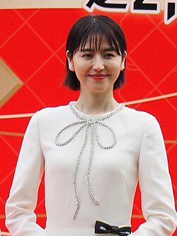 【これ長澤まさみ…⁉】モードメイクと白チューブトップで魅せた激変最新姿に絶賛の声