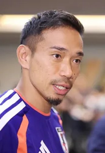 【悲報】長友佑都さん、FC東京の来季選手一覧から名前が消えてしまう