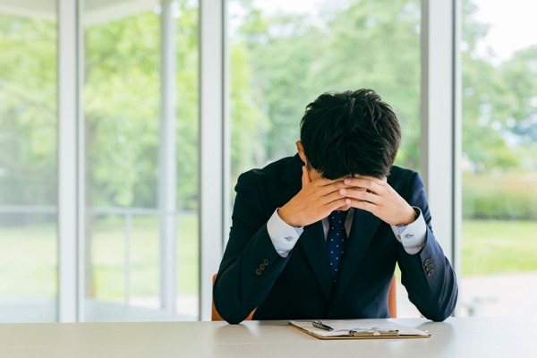 【緊急】会社にやばい奴が入ってきたので助けてほしい⇒・・・！！
