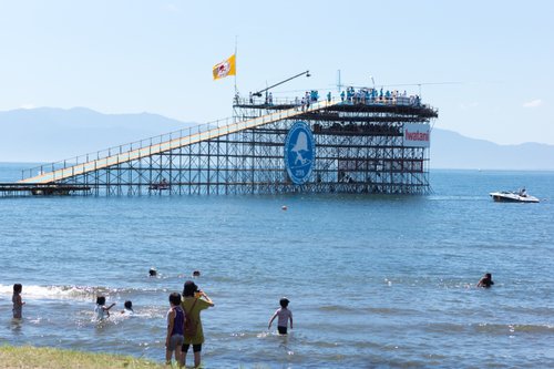 【衝撃】鳥人間コンテストの水上やぐら、11m落水で死亡事故