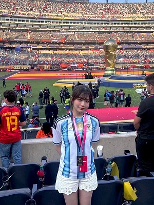 【悲報】ミス慶応、うっかりWカップ決勝戦の観戦写真を上げてしまい大炎上www