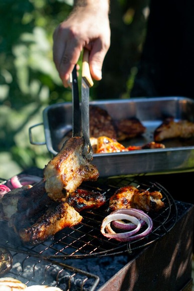 会社の飲みとか苦手な後輩に、会社BBQの日の仕事で誰か出社しないとならなかったから頼んだんだが…