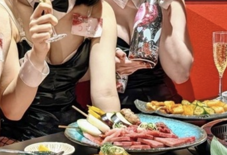 【画像】バニーガール焼肉屋、勃起しない方が無理だろwww