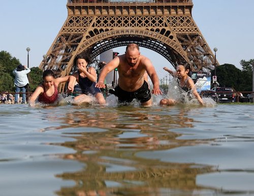【悲報】「44℃…1000人死んだ」フランスさん「景観オラァ！」←これ・・・・・・・・・