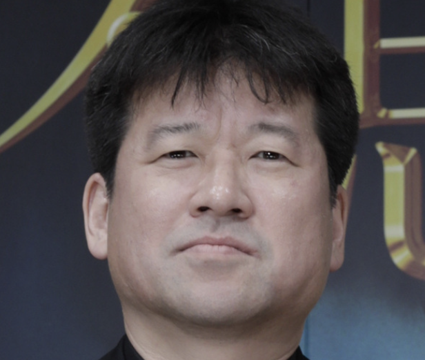 【悲報】佐藤二朗さん、12歳の夏帆の肉体を触りまくっていた