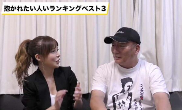 元プロ野球選手「隣に若いお姉ちゃん置いてYouTubeやったろ！」