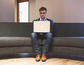 なぜ日本社会にテレワークは根付かなかったの？