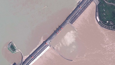 【動画】中国でダム決壊　豚さんが大量に浮く
