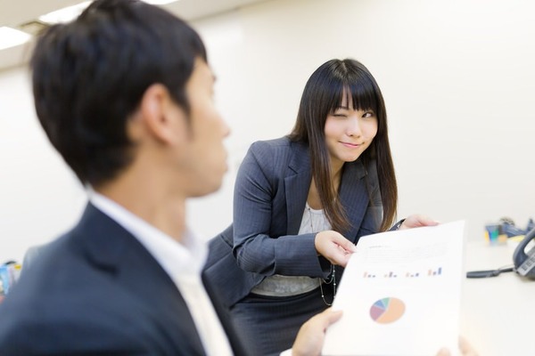 【悲報】ワイ、職場の女上司に誘惑されて手を出してしまう！！⇒！
