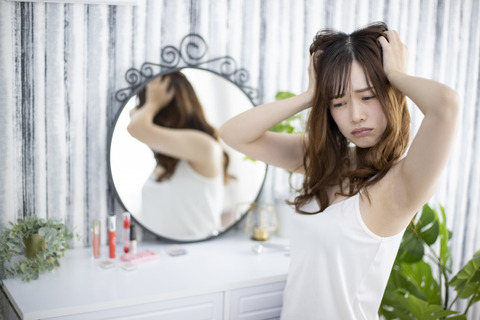 【閲覧注意】湿布を貼った女さん、副作用でとんでもない体になってしまう⇒！！