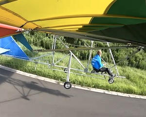 【動画】自作飛行機で墜落する人、めげずにまた墜落していた(´･_･`)