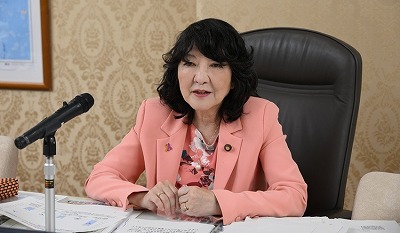 【爆笑】片山さつき「高市早苗じゃ馬鹿すぎて政権持たないから私総理になるわよ！」高市早苗「？！」