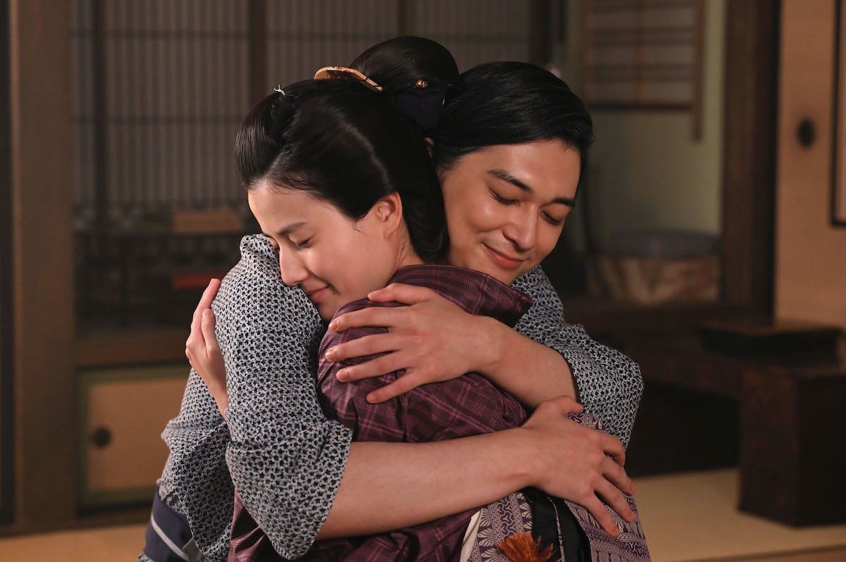 橋本愛、佐藤二朗がキモくて接触禁止にしてただけだったwww