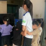 【画像】オスガキさん、女に抱きついてセクロスの練習をしてしまうwww