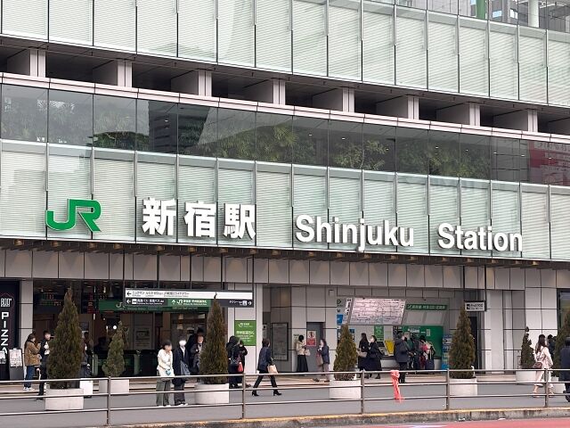 【悲報】新宿駅、脱糞による異臭騒ぎ発生