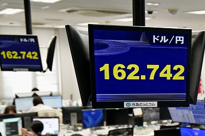 【朗報】円の価値、V字回復www
