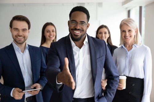 【困惑】学生「My name is」学校英語「令和はI am」外国人「別にどっちでも良い」www