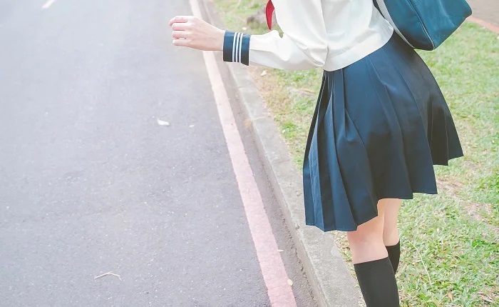 【動画】ミニスカからケツがはみ出すJK集団がエロすぎるｗｗｗ
