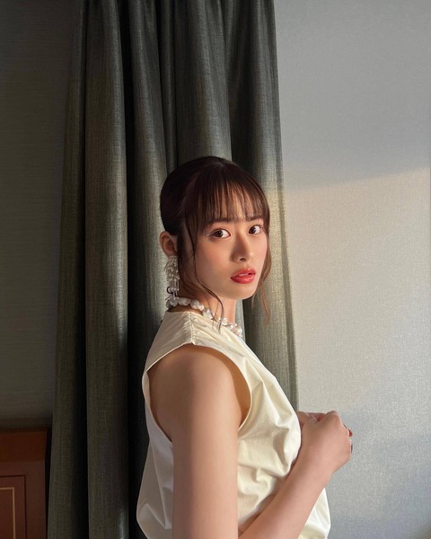 山崎怜奈が『女のはじまり』をナマで見せつけてしまう