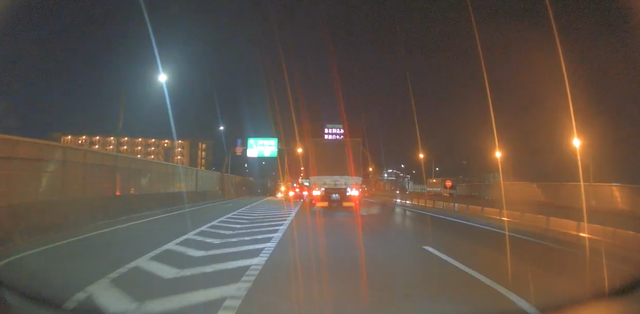 【衝撃映像】外環道・荷崩れ死亡事故の瞬間、タクシーの強引な割り込みがヤバすぎる…
