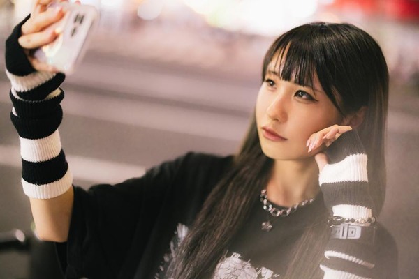 【画像】女「え…自撮り送れ？まあ…別にいいけど……。」パシャ！！⇒！！