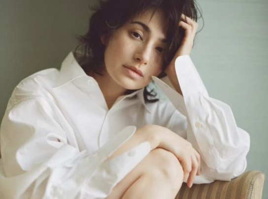 【画像】ホラン千秋(39)の生足、えちえちすぎてしまうwww