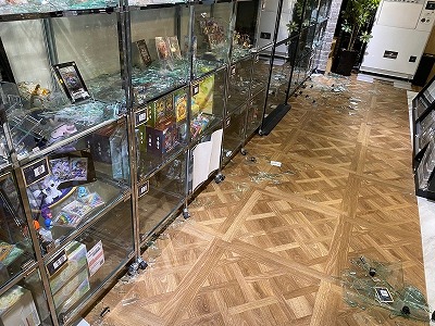 【悲報】闇バイトに店を襲われたカードショップ、Xにて100万円で闇バイトを募集w