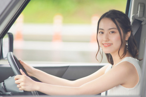 女さん「汚くてごめんね（笑）乗って乗って」⇒結果www
