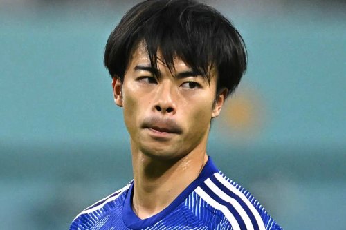 【悲報】三笘薫さん、人身事故後に青ざめてボーッと立ち尽くす・・・・・・・・・