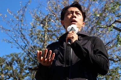 【動画】小泉進次郎さん、演説中のその指で奇跡を起こすwww