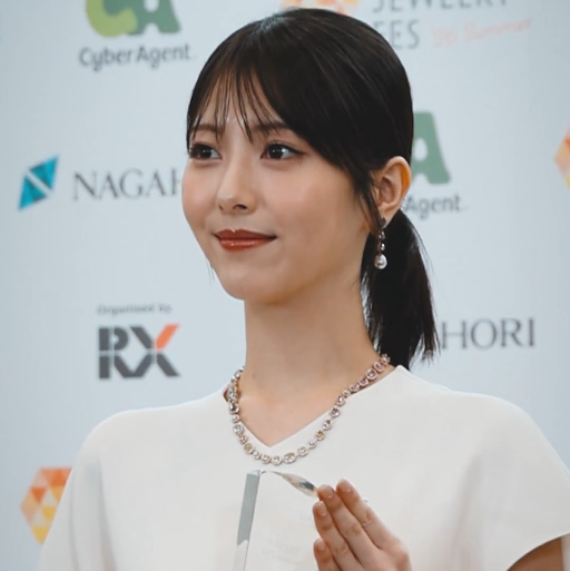 【朗報】最新の浜辺美波さん、過去最高レベルにムチムチになられるwww（動画あり）