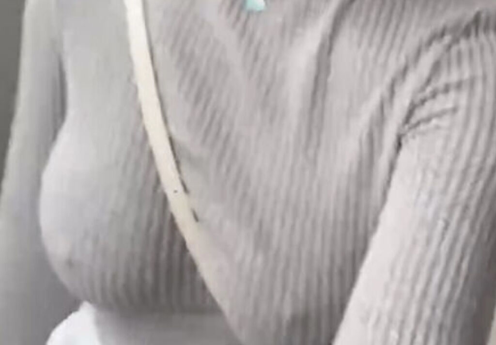 【動画あり】女さん、これで外出しても見る男が悪いという理不尽www