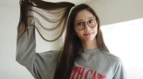 【動画】恵体グラドル「実は私、すっぴんでカップ焼きそば食べるズボラ女❤」→こうなってしまうwww 【Pickup28074020】