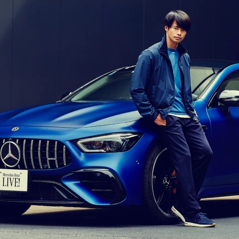 三笘薫さん、駐車時に白線から車が曲がっていて綺麗に入ってないと1年前から指摘されていた