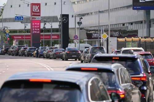 ロシア全土でガソリン危機が起きガソリンスタンドで殴り合いが日常に　勝てばガソリンゲットできる北斗の拳の世界　※ちなみに粗悪ガソリンなので給油すると壊れる