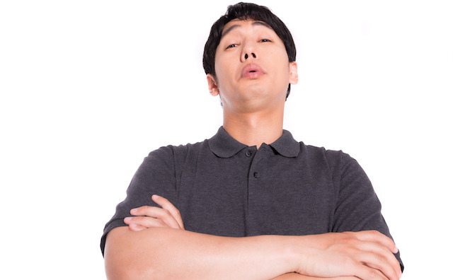 嫁が映画を見てボロボロ泣いてたら友達の友達が「泣いてんの？こんな三文芝居で？」とバカにしだして…