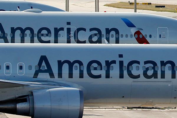 アメリカン航空を利用したアーティスト、ギターが原形を留めないほど破壊される