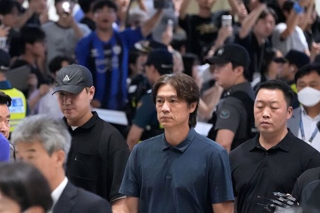 【悲報】韓国サッカー代表監督、マジで犯罪者レベルの扱い