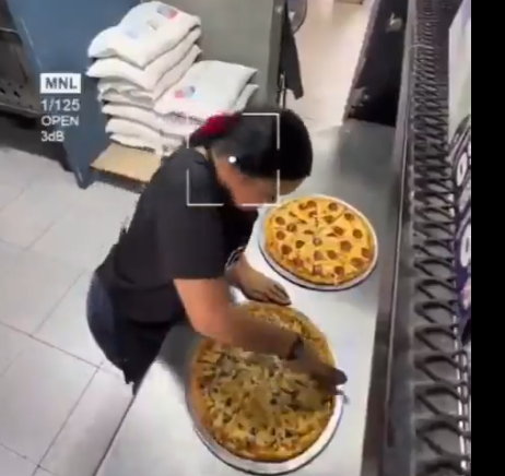 【動画】ピザ屋のバイト女、誰も思いつかない方法でつまみ食いwww