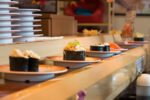 くら寿司で「高速シュートすれば、お皿がカウントされない」という息子…SNSで「タダで食べられる方法」と話題になったそうですが、本当にあり得るのでしょうか？「皿カウントの仕組み」を確認