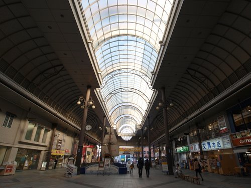 【悲報】地元の商店街「イオンなんかには負けないぞ」