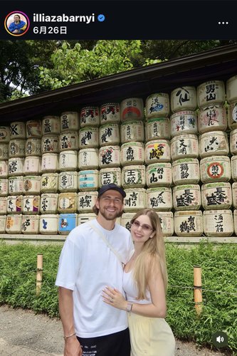 【画像】海外サッカー選手さん、日本観光を満喫してしまう