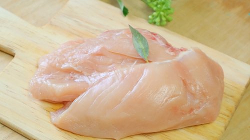 【悲報】日本、肉が高すぎる 鶏むね肉約130～180円/100g一方アメリカは約150～200円/100g