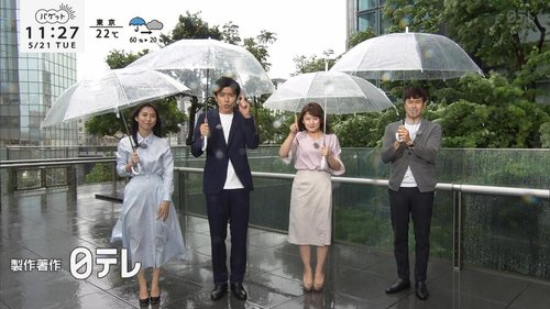 【悲報】女子アナさん、スカートが雨で濡れてハプニングが起きてしまうwww(画像あり)