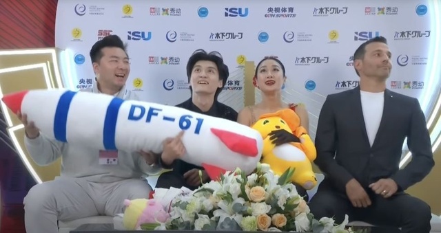 フィギュア中国人選手、演技後に「不適切な」おもちゃ所持　国際スケート連盟が調査  [7/31]